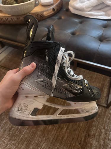 2023 Bauer Vapor Hyperlite 2 Hockey Skates 7 (Used)