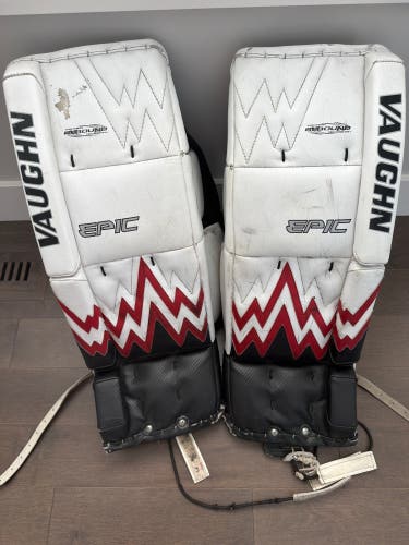 27" Vaughn Epic 8404 Goalie Leg Pads (Used)