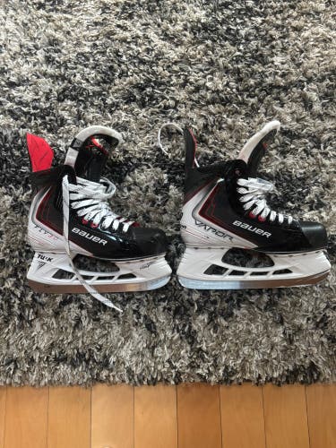 2025 Bauer Vapor Fly30 Hockey Skates Regular Width 7 (Used)