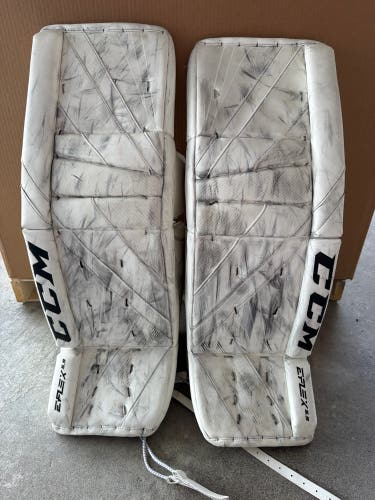 34" Senior CCM Extreme Flex 5.9 Goalie Leg Pads (Used)
