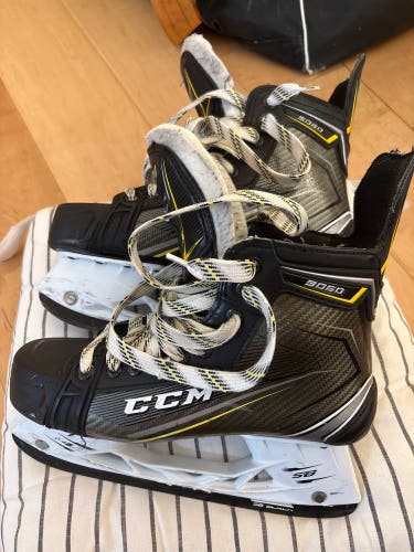 2018 CCM Tacks 9060 Hockey Skates Extra Wide Width 8 (Used)