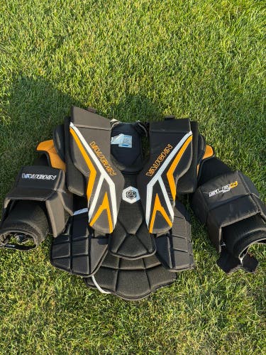 Large Vaughn SLR4 Pro Goalie Chest Protector (Used)