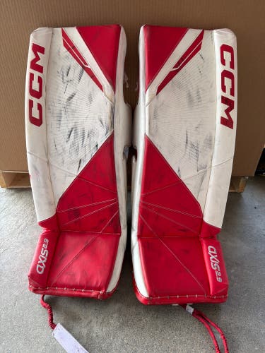 30" Junior CCM Axis 2.5 Goalie Leg Pads (Used)