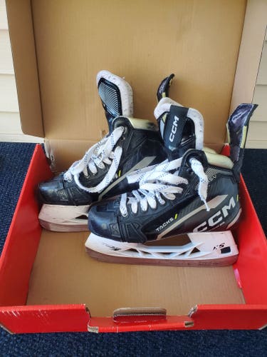 CCM AS-V Hockey Skates Regular Width 8 (Used)