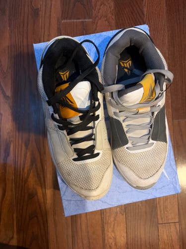 Men's Size M 7.5 (W 8.5) Nike Shoes (Used)