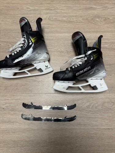2023 Bauer Vapor Hyperlite 2 Hockey Skates Regular Width 7.5 (Used, open to offers)