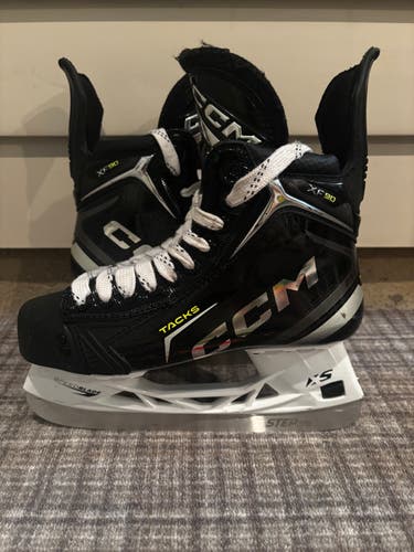 Black CCM Tacks XF 90 Hockey Skates Regular Width 6 (Used)