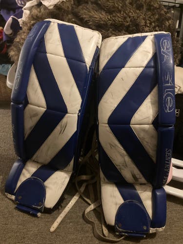 33" Eagle Sentry 2 Pro Goalie Leg Pads (Used)