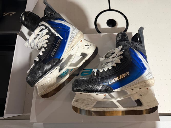 Black/Navy 2025 Bauer FLYLITE Custom Skate Hockey Skates Regular Width (Used)