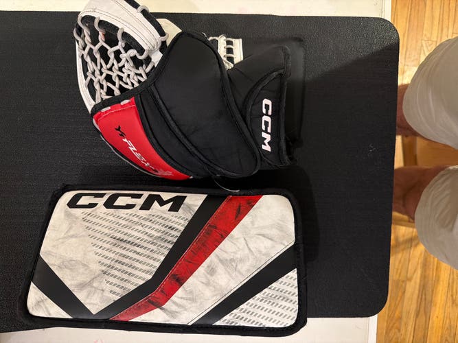 CCM YTFlex 3 Regular (Used) left hand catch, right hand blocker