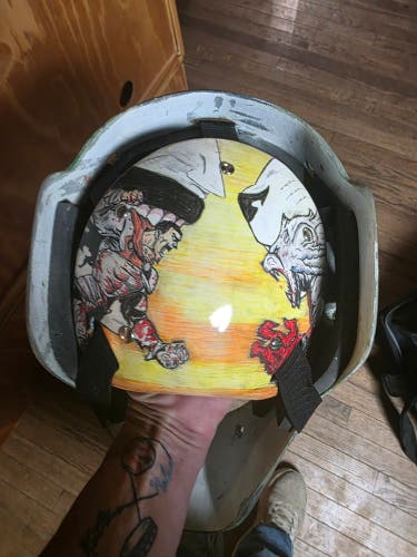 Senior Medium Goalie Mask (Used)