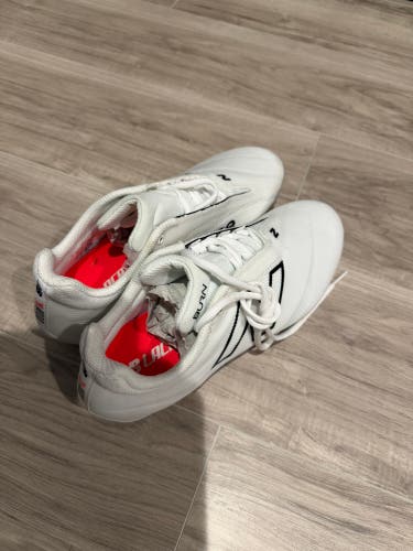 White Men's Size M 10.0 (W 11.0) Adult New Balance Burn X4 Low Top (New)