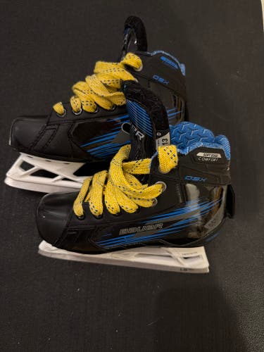 Blue 2024 Bauer gsx Hockey Skates youth Y13 (Used)