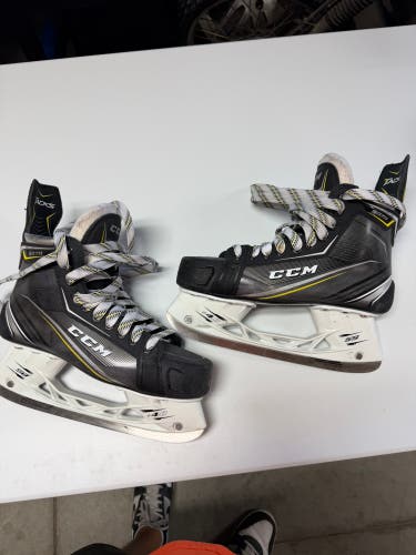 Black 2018 CCM Tacks 9070 Hockey Skates Wide Width 9 (New)