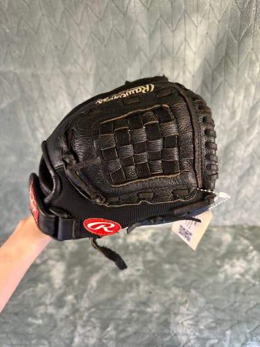 Black Rawlings Playmaker RH Pitcher's Baseball Glove 11" (Used)