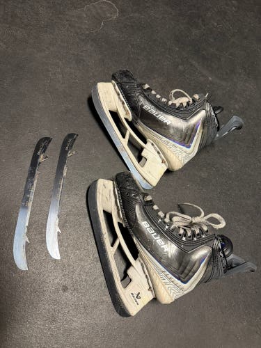 2025 Bauer Vapor Flylite Hockey Skates 5.5 (Used) w/ extra set of steel