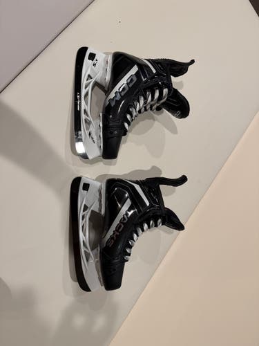 Black/White 2026 CCM TACKS XR90 Hockey Skates Extra Wide Width Size 5 (New)