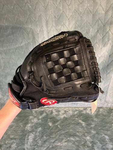 Black Rawlings Playmaker RH Pitcher's Baseball Glove 11" (Used)