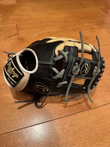Rawlings Heart of the Hide PRO205W-2BCG Wingtip RHT Infield Baseball Glove 11.75" (Used)