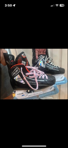Black 2025 True HZRDUS 7x Hockey Skates Regular Width 8.5 (Used)