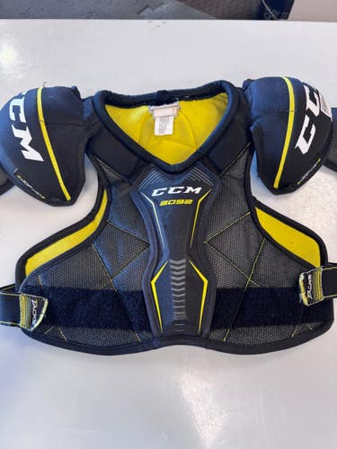 Used CCM 3092 Junior Shoulder Pads MD 11860-S000314366