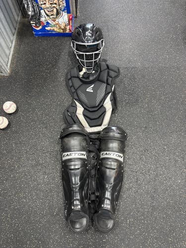 Used Easton GAME TIME SET Catchers Helmet w/Mask Black S/M 11337-S000494760