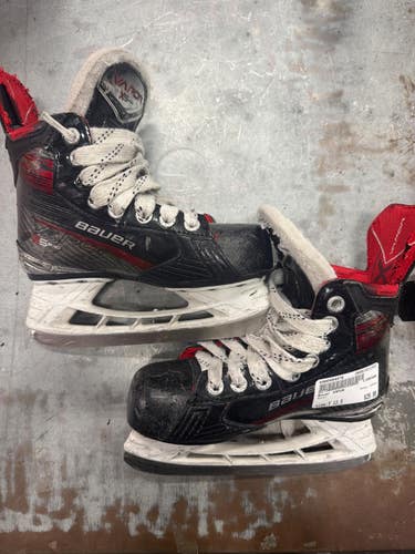 Used Bauer VAPOR Youth Hockey Skate Youth 13.5 11337-S000494976