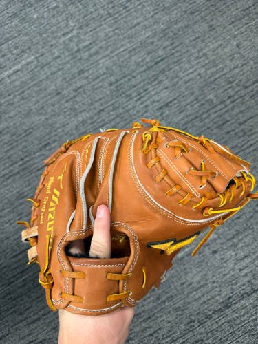 Mizuno RH Catcher's Baseball Glove 34" (New)
