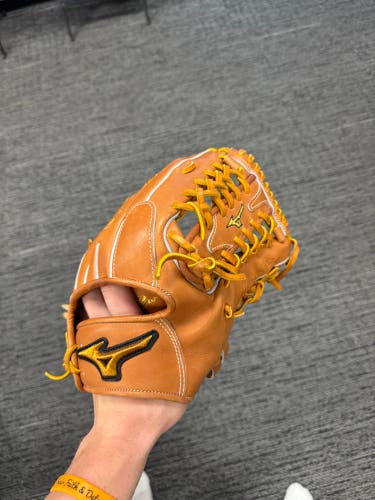 Mizuno RH Outfield Baseball Glove 12.75" (New)