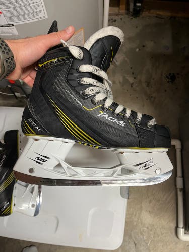 2003 CCM Tacks Hockey Skates Regular Width Size 6.5 (Used)