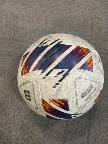 Used Wilson VIVIDO All Size Soccer Ball White 5 11614-S000242765