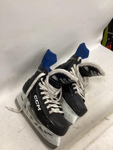 Used CCM NEXT SKATES Intermediate Hockey Skate Intermediate 5.0 11851-S000050676
