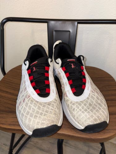 White Men's Size M 11.0 (W 12.0) Adult Under Armour Tribase Reign Shoes (Used)