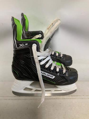 Used Bauer XLS Junior Hockey Skate Junior 02 11823-S000041495