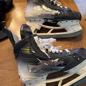 2023 Bauer Vapor Hyperlite 2 Hockey Skates 6 (Used)