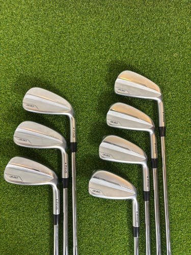 Men's Ping I530 Right Handed Iron Set Regular Flex (7 Clubs) #5 - #9, PW, GW (Used)