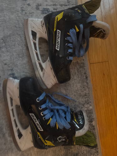 Black/Yellow Bauer Supreme M4 Hockey Skates Regular Width Size 3 (Used)