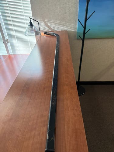 Custom blackout Junior Bauer Pulse Right Handed Hockey Stick P28 50 Flex (New)