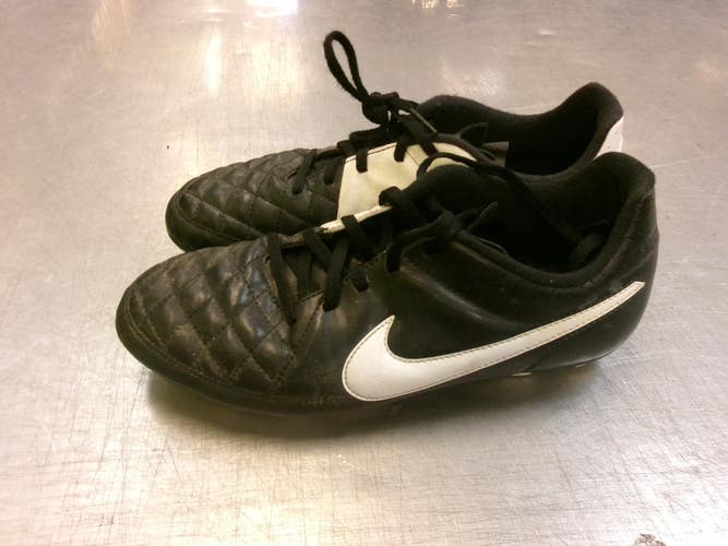 Used Nike Soccer Cleats Black Junior 05 11339-S000205962