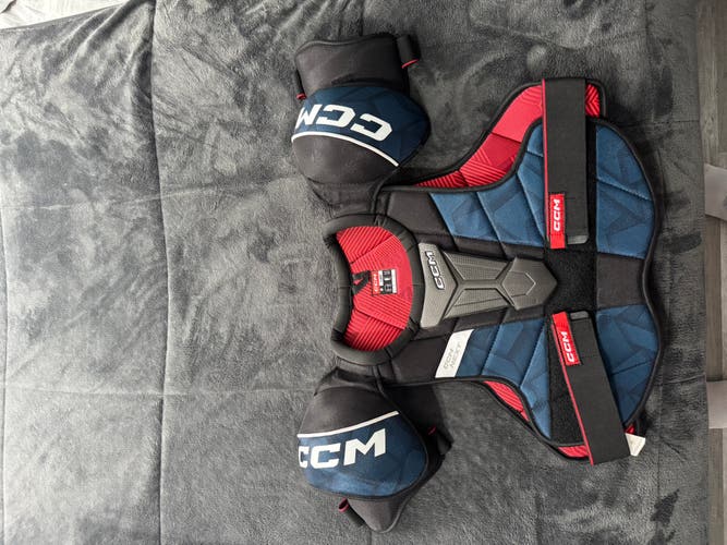 Men's XL Senior CCM Next Shoulder Pads (New)