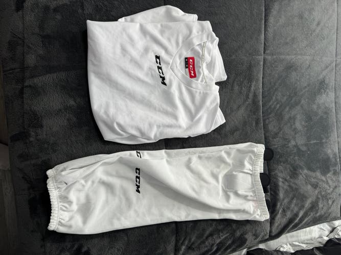White XL Men's CCM Jersey (Used)