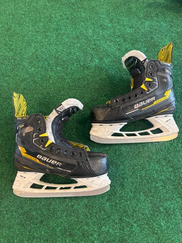 Youth Bauer Supreme M4 Hockey Skates (Regular) Size 13.5y (Used)