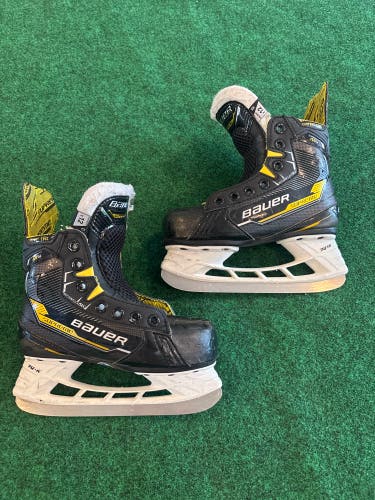 Youth Bauer Supreme M4 Hockey Skates (Regular) Size 12y (Used)
