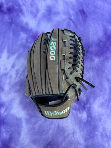 GOTM Jan 23" Wilson A2000 RH Outfield Baseball Glove 11.75" (New)