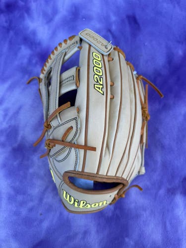 Brown Wilson A2000 LH Outfield Baseball Glove 12.75" (New)