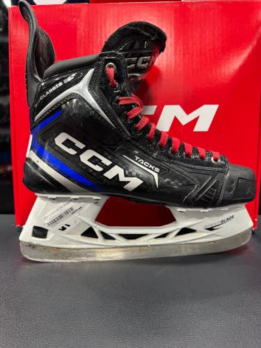 CCM Classic SE Hockey Skates Regular Width 10 (Used)