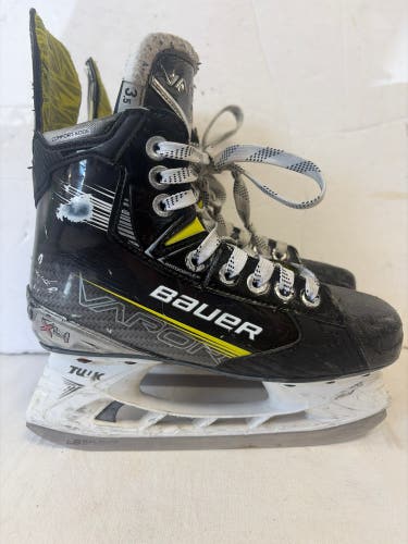 Black/Gray Bauer Vapor X4 Hockey Skates Regular Width Size 3.5 (Used)