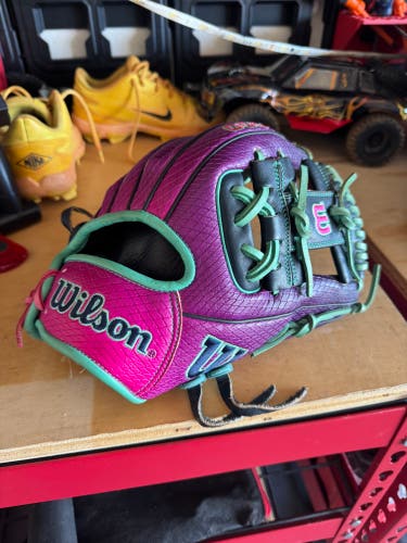 Wilson A2000 RH Infield Baseball Glove 11.5" (Used)