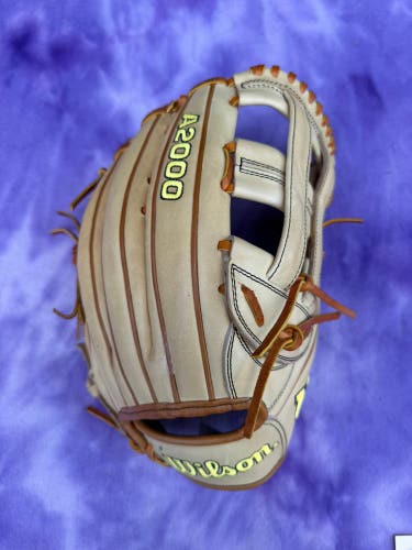 Brown Wilson A2000 RH Outfield Baseball Glove 12.75" (New)