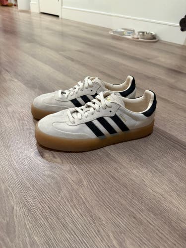 Women's Size M 8.5 (W 9.5) Adult Adidas Samba Shoes (Used)